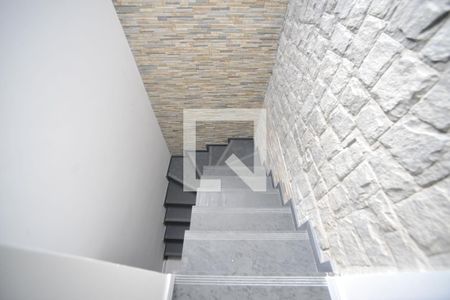 Escada de casa para alugar com 2 quartos, 120m² em Chácara Santo Antônio (zona Leste), São Paulo