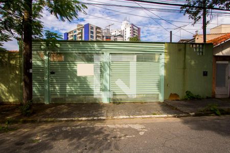 Casa à venda com 330m², 3 quartos e 6 vagasFachada