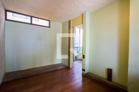 Sala de TV de casa à venda com 3 quartos, 330m² em Vila Valparaiso, Santo André