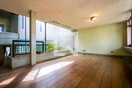 Sala de estar de casa à venda com 3 quartos, 330m² em Vila Valparaiso, Santo André