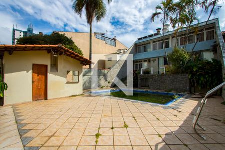 Casa à venda com 330m², 3 quartos e 6 vagasÁrea externa - Piscina