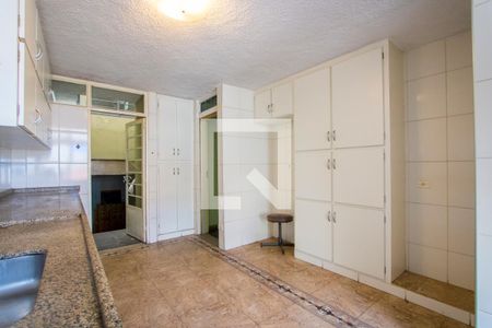 Casa à venda com 330m², 3 quartos e 6 vagasCozinha