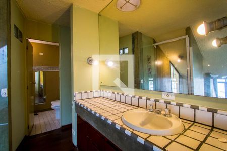 Casa à venda com 330m², 3 quartos e 6 vagasCorredor