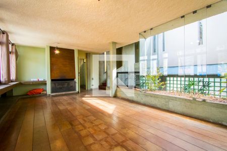 Sala de estar de casa à venda com 3 quartos, 330m² em Vila Valparaiso, Santo André