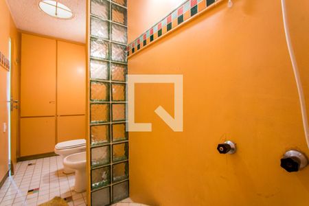 Casa à venda com 330m², 3 quartos e 6 vagasBanheiro do quarto 1