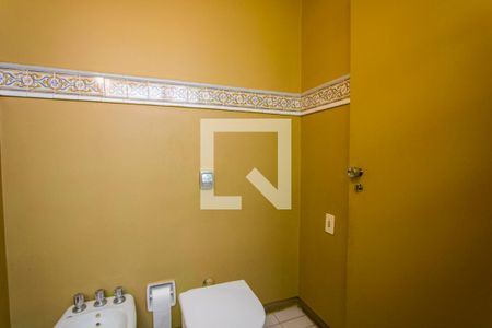 Casa à venda com 330m², 3 quartos e 6 vagasBanheiro social