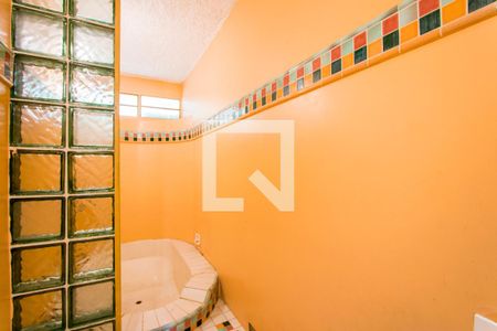 Casa à venda com 330m², 3 quartos e 6 vagasBanheiro do quarto 1