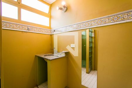 Casa à venda com 330m², 3 quartos e 6 vagasBanheiro social