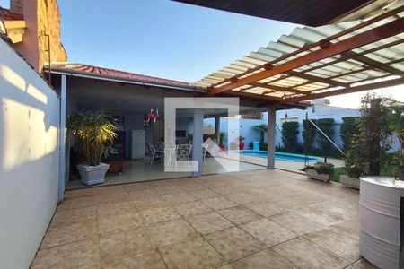 Casa à venda com 120m², 2 quartos e 3 vagasPátio Fundos