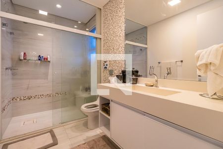 Casa de condomínio à venda com 740m², 5 quartos e 3 vagas Casa de condomínio à venda com 740m², 5 quartos e 3 vagasBanheiro 1 da Suíte 3