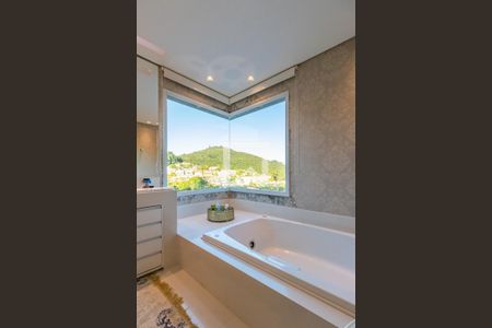 Casa de condomínio à venda com 740m², 5 quartos e 3 vagas Casa de condomínio à venda com 740m², 5 quartos e 3 vagasBanheiro 2 da Suíte 3