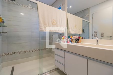 Casa de condomínio à venda com 740m², 5 quartos e 3 vagas Casa de condomínio à venda com 740m², 5 quartos e 3 vagasBanheiro da Suíte 4