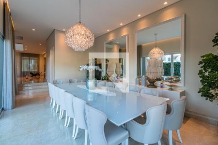 Casa de condomínio à venda com 740m², 5 quartos e 3 vagas Casa de condomínio à venda com 740m², 5 quartos e 3 vagasSala de Jantar