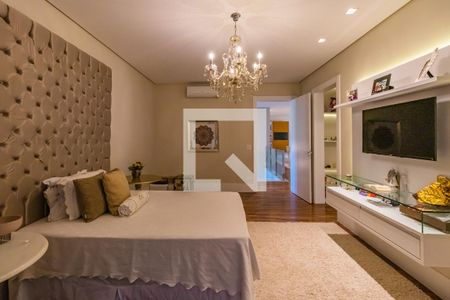 Casa de condomínio à venda com 740m², 5 quartos e 3 vagas Casa de condomínio à venda com 740m², 5 quartos e 3 vagasSuíte 1