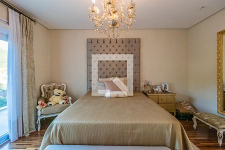 Casa de condomínio à venda com 740m², 5 quartos e 3 vagas Casa de condomínio à venda com 740m², 5 quartos e 3 vagasSuíte 4