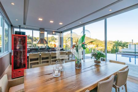 Casa de condomínio à venda com 740m², 5 quartos e 3 vagas Casa de condomínio à venda com 740m², 5 quartos e 3 vagasÁrea Gourmet