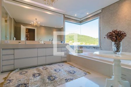 Casa de condomínio à venda com 740m², 5 quartos e 3 vagas Casa de condomínio à venda com 740m², 5 quartos e 3 vagasBanheiro 2 da Suíte 3