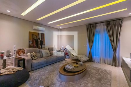 Sala de TV de casa de condomínio à venda com 5 quartos, 740m² em Alphaville, Santana de Parnaíba
