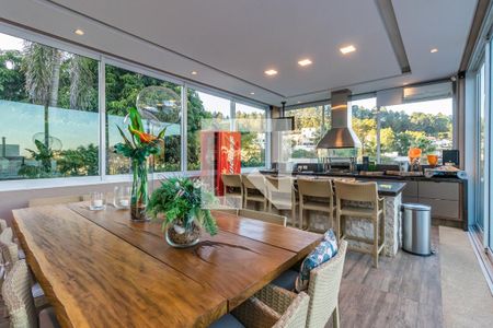 Casa de condomínio à venda com 740m², 5 quartos e 3 vagas Casa de condomínio à venda com 740m², 5 quartos e 3 vagasÁrea Gourmet