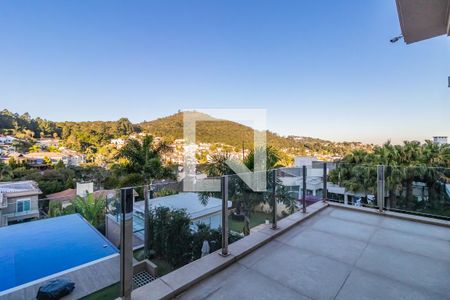 Casa de condomínio à venda com 740m², 5 quartos e 3 vagas Casa de condomínio à venda com 740m², 5 quartos e 3 vagasVaranda da Suíte 4