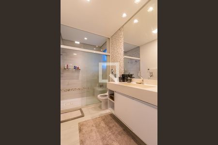 Casa de condomínio à venda com 740m², 5 quartos e 3 vagas Casa de condomínio à venda com 740m², 5 quartos e 3 vagasBanheiro 1 da Suíte 3