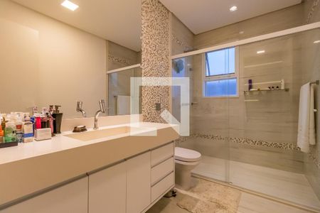 Casa de condomínio à venda com 740m², 5 quartos e 3 vagas Casa de condomínio à venda com 740m², 5 quartos e 3 vagasBanheiro da Suíte 1