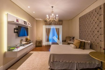 Casa de condomínio à venda com 740m², 5 quartos e 3 vagas Casa de condomínio à venda com 740m², 5 quartos e 3 vagasSuíte 1