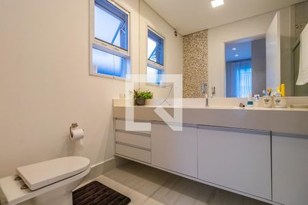 Casa de condomínio à venda com 740m², 5 quartos e 3 vagas Casa de condomínio à venda com 740m², 5 quartos e 3 vagasBanheiro da Suíte 2