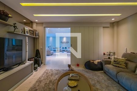 Sala de TV de casa de condomínio à venda com 5 quartos, 740m² em Alphaville, Santana de Parnaíba