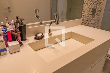 Casa de condomínio à venda com 740m², 5 quartos e 3 vagas Casa de condomínio à venda com 740m², 5 quartos e 3 vagasDetalhe do Banheiro da Suíte 1