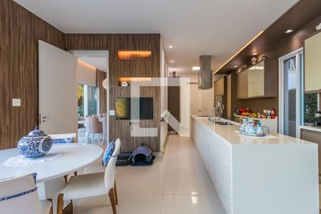 Casa de condomínio à venda com 740m², 5 quartos e 3 vagas Casa de condomínio à venda com 740m², 5 quartos e 3 vagasCozinha