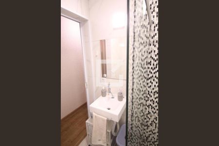 Casa à venda com 200m², 3 quartos e 4 vagasBanheiro da Suíte 2