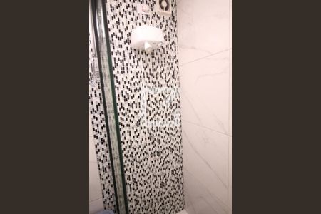 Casa à venda com 200m², 3 quartos e 4 vagasBanheiro da Suíte 2