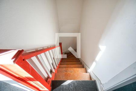 Casa à venda com 200m², 3 quartos e 2 vagasEscada