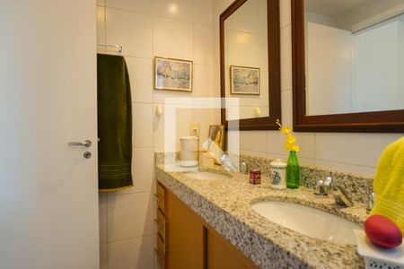 Apartamento à venda com 151m², 4 quartos e 2 vagas Apartamento à venda com 151m², 4 quartos e 2 vagasBanheiro da Suíte