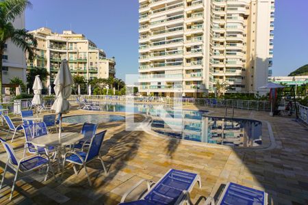 Apartamento à venda com 151m², 4 quartos e 2 vagas Apartamento à venda com 151m², 4 quartos e 2 vagasÁrea comum - Piscina
