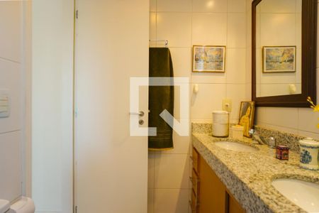 Apartamento à venda com 151m², 4 quartos e 2 vagas Apartamento à venda com 151m², 4 quartos e 2 vagasBanheiro da Suíte