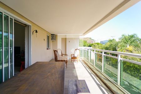 Apartamento à venda com 151m², 4 quartos e 2 vagas Apartamento à venda com 151m², 4 quartos e 2 vagasVaranda da Sala
