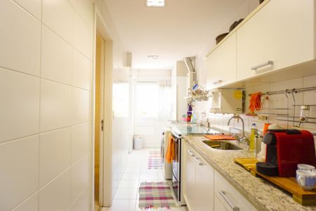 Apartamento à venda com 151m², 4 quartos e 2 vagas Apartamento à venda com 151m², 4 quartos e 2 vagasCozinha e Área de Serviço