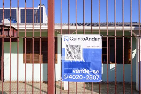 Casa à venda com 200m², 2 quartos e 3 vagas Casa à venda com 200m², 2 quartos e 3 vagasFachada