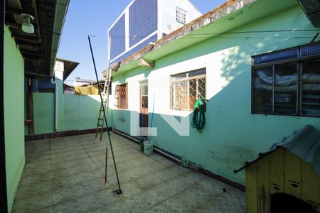 Casa à venda com 200m², 2 quartos e 3 vagas Casa à venda com 200m², 2 quartos e 3 vagasQuintal