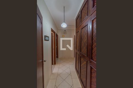 Casa à venda com 700m², 4 quartos e 5 vagasCorredor