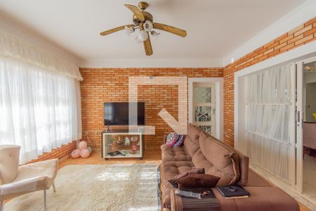 Casa à venda com 700m², 4 quartos e 5 vagasSala