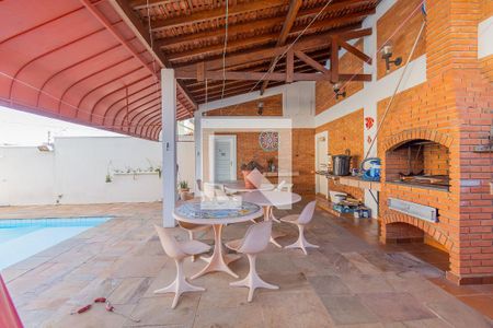 Casa à venda com 700m², 4 quartos e 5 vagasÁrea comum - Churrasqueira