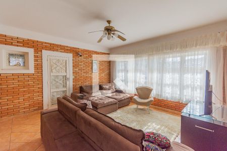 Casa à venda com 700m², 4 quartos e 5 vagasSala