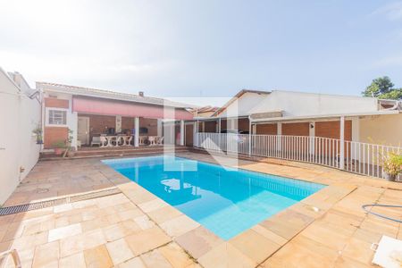 Casa à venda com 700m², 4 quartos e 5 vagasÁrea comum - Piscina