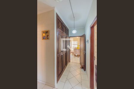 Casa à venda com 700m², 4 quartos e 5 vagasCorredor