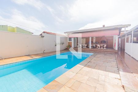 Casa à venda com 700m², 4 quartos e 5 vagasÁrea comum - Piscina
