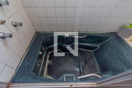 Casa à venda com 700m², 4 quartos e 5 vagasBanheiro da Suíte 1