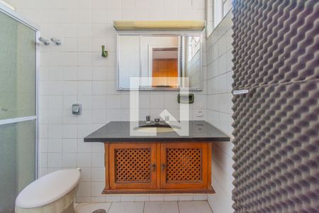 Casa à venda com 700m², 4 quartos e 5 vagasBanheiro da Suíte 2